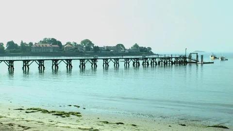 Long Pier Extended Into The Ocean 動画素材 79606803