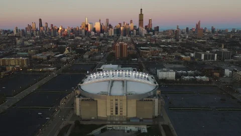 Long Pull Away, Reveal - United Center [4k] Stock Footage 106912447