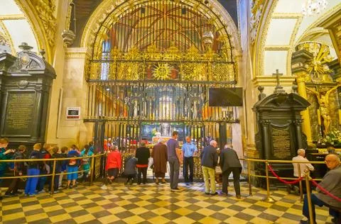 The long queue to the Chapel of Our Lady of Czestochowa in Poland Foto stock