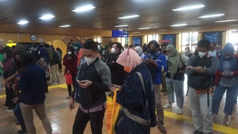 Long queue at Gondangdia station before enter the train Stock Footage 162925571