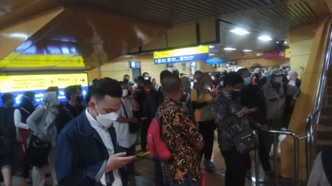 Long queue at Gondangdia station before enter the train Stock Footage 162927031