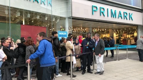 Long Queue At The New World's Biggest Primark Store In Birmingham 스톡 동영상 106554449