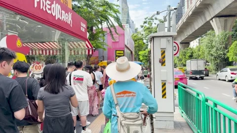 Long Queue Outside Popular Bangkok Street Food Stall Stock Footage 322091297