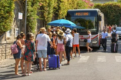 Long queue of people waiting to catch a bus Foto stock