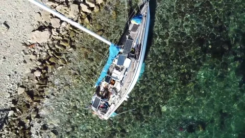 Long rise from shipwreck Stock Footage 175080178