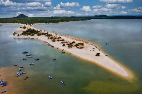 Long sandy beach in Alter do Chao along the Amazon River, Para, Brazil, South Stockfoto's