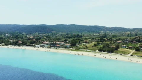 Long sandy beach with turquoise sea, aerial view. Stock-Footage 133389244