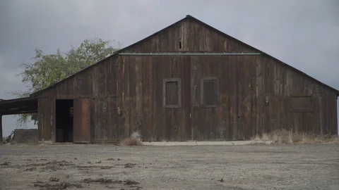 Long shot of Abandoned Barn with storm clouds forming in the background Stock Footage 105318092