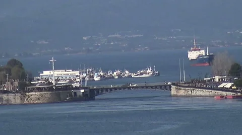 Long Shot of the Old Bridge of Chalkida in Greece Stockbeeldmateriaal 62765466