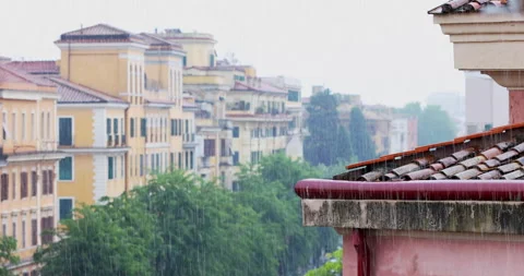 Long shot of pouring rain on the corner of an old roof against the city backdrop 스톡 동영상 156965405