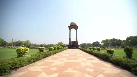 Long shot of a sample in India gate Stockbeeldmateriaal 95716860