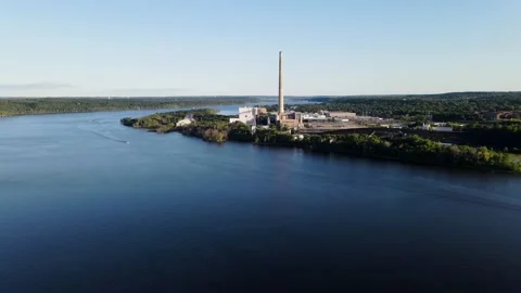 Long, slow approach over river of coal power plant Stockbeeldmateriaal 142889652