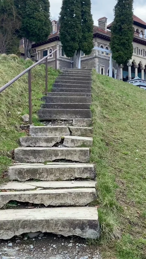 A long stone staircase leads to the old castle and beautiful cypress alley. Video stock 240543949