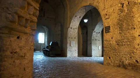 Long stone vaulted corridor inside the historic Gjirokastra Castle, Albania.. Vídeos de archivo 333119825