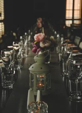Long table set at wedding with candle and flowers 스톡 사진