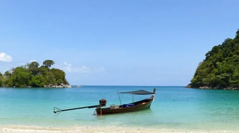 Long tail boat on beach. Video stock 59010508