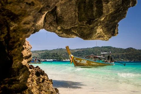 Long tail boat in phi phi islands Thailand Foto stock