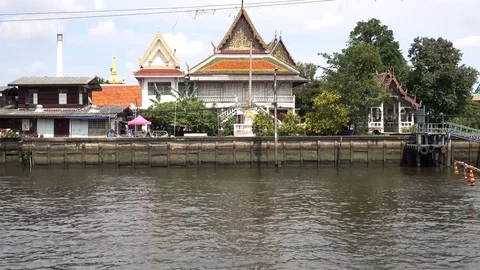 Long tailed boat at engine speed of traffic on the canal in Bangkok Video stock 75678732
