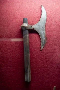 A long, thin, metal sword with a pointed end. in Chennai Stockfoto's