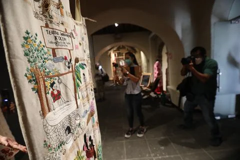 'A long thread', life and work of a Mexican embroiderer Elena Martinez Bolio of  写真素材