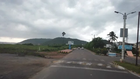 Long time lapse of car drive along beach coast Rushikonda to MVP Vidéo 138497225