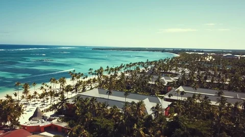 Long view of a tropical beach Video stock 100017176