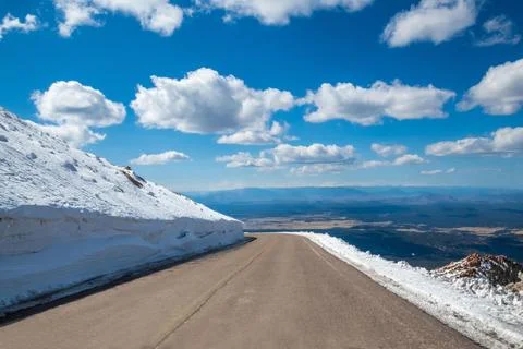 A long way down the road going to Colorado Springs, Colorado Foto stock