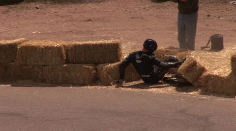 Longboard Crash Видео 27127701