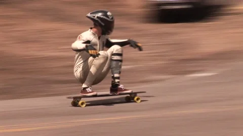 Longboarders in Competition 動画素材 50981928