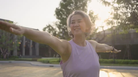 Longevity anti-aging medication for asia woman. Menopause awareness diagnosis Vidéo 307829469