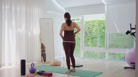 Longevity anti-aging medication in middle age mature adult asia woman. Peri.. Vidéo 346882797