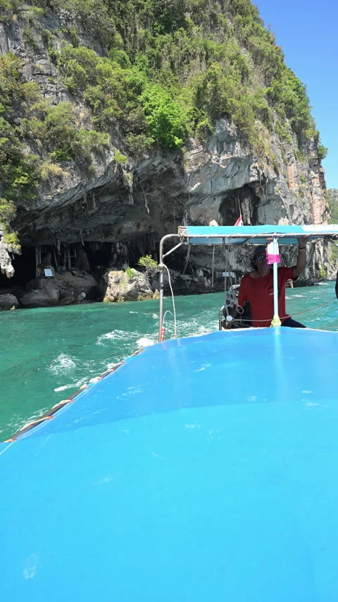 Longtail Boat Passing Limestone Cave at Phi Phi Islands Vídeos de archivo 337538147