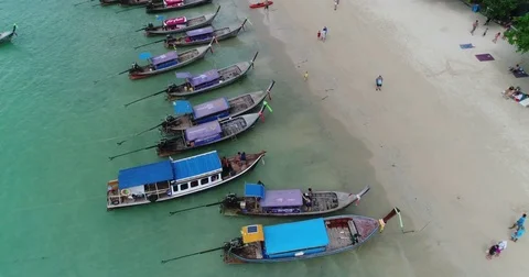 Longtail boats nosed bow first into pale tidal sand Stock-Footage 71301919