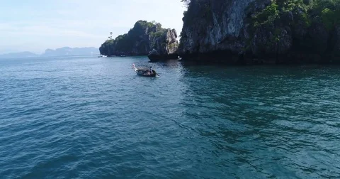 Longtail running past a jungle crowned karst headland Vídeos de archivo 71301854