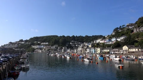 Looe harbour in Cornwall pretty village in south of England UK 4K Vídeos de archivo 115118075