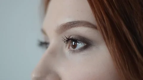 The look and the scene of how I do makeup and visage, paint lips, eyes Stock-Footage 129734660
