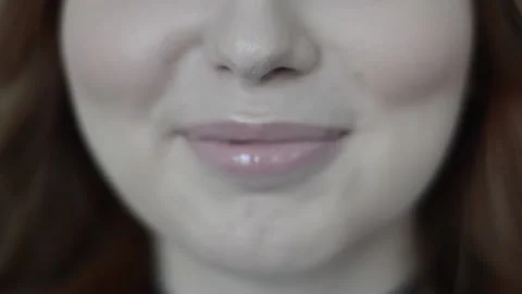 The look and the scene of how I do makeup and visage, paint lips, eyes Stock-Footage 129734702