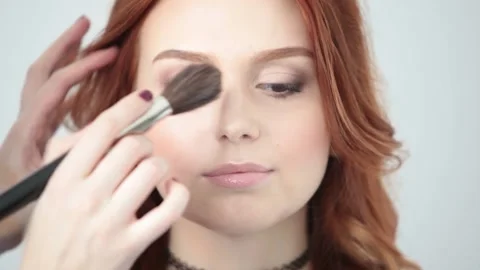 The look and the scene of how I do makeup and visage, paint lips, eyes 스톡 동영상 129736185