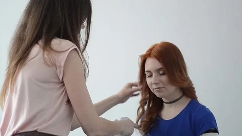 The look and the scene of how I do makeup and visage, paint lips, eyes 스톡 동영상 129736779