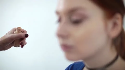 The look and the scene of how I do makeup and visage, paint lips, eyes 스톡 동영상 129736965