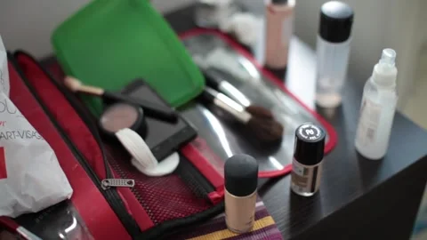 The look and the scene on how I do makeup and visage 스톡 동영상 129737097