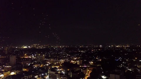 Look around the city for lantern up to sky night in chiang mai Stock Footage 100375361