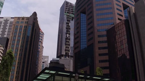 A look from below at skyscrapers Vídeo Stock 104108065