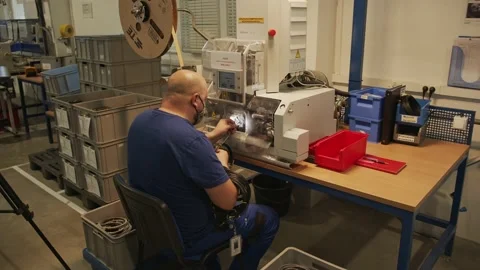A look at cable production at the factory Vidéo 169459806