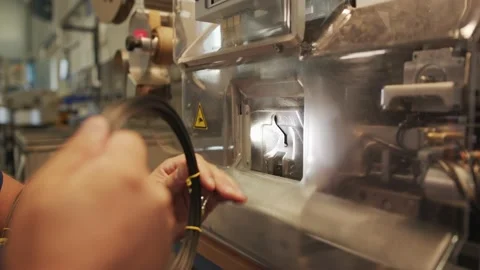 A look at cable production at the factory 库存影片 169460125