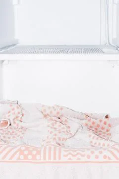 Look in the freezer while defrosting Foto stock