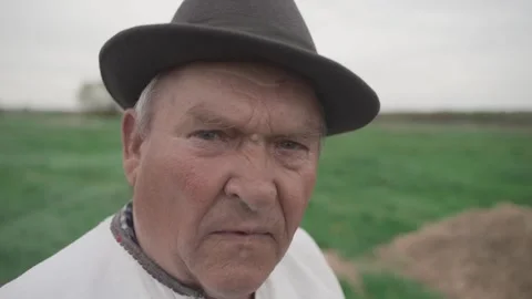 Look of an old man wearing a hat to the camera Stock Footage 298870115