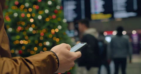 Look on phone for information on delayed flights 스톡 동영상 144048875