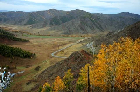 A look at the road loop through the autumn valley from the top of the hill. Stock Photos