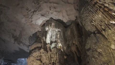 Look up slow pan right inside cave at Ha Long Bay Видео 287211541